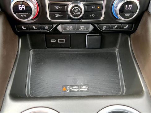 Used 2023 GMC Yukon SLT image 35