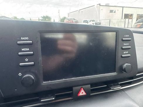 Used 2025 Hyundai Elantra Sport FWD image 15