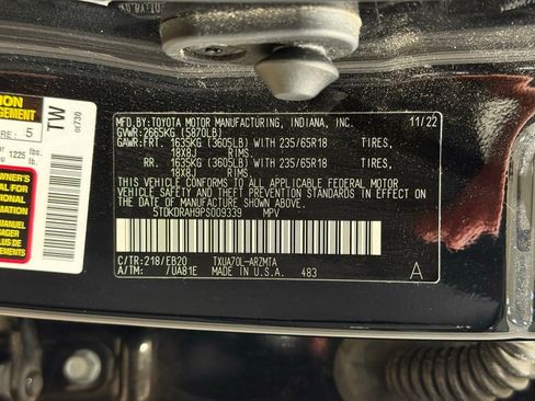 Used 2023 Toyota Highlander XLE FWD image 33