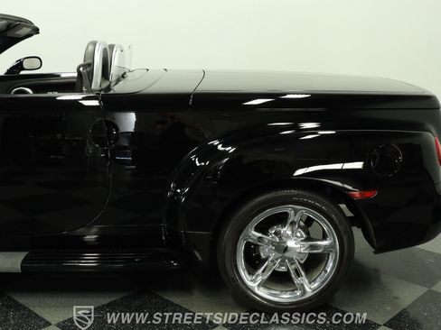 Used 2004 Chevrolet SSR w/ Preferred Equipment Group RWD image 24