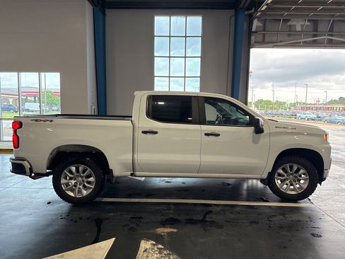 Used 2022 Chevrolet Silverado 1500 Custom w/ Safety Confidence Package AWD/4WD image 17