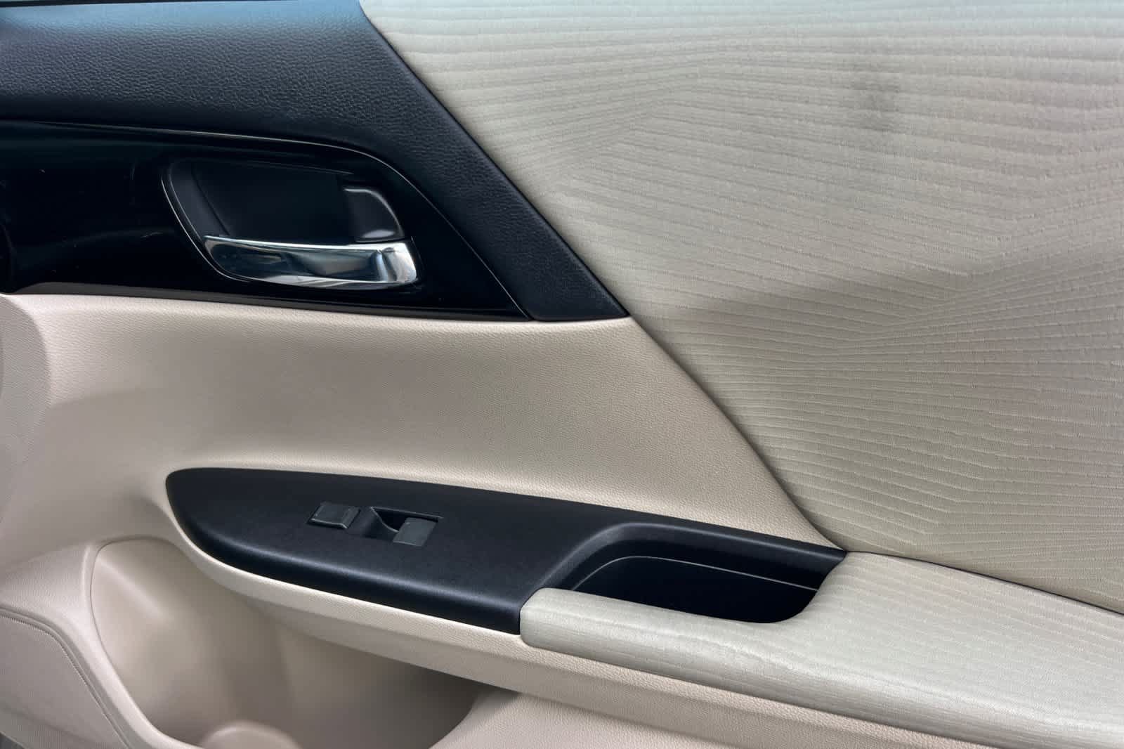 Used 2016 Honda Accord LX image 18