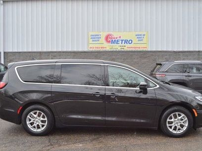 Used 2023 Chrysler Pacifica Touring-L