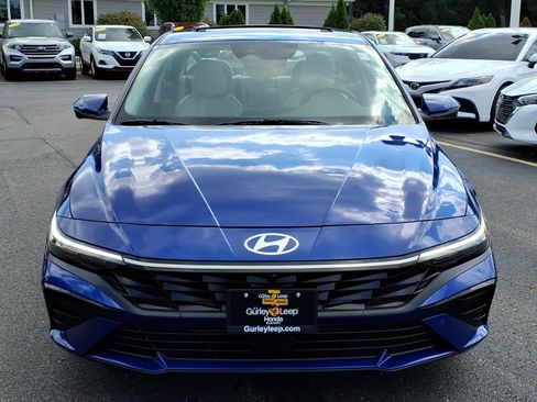 Used 2024 Hyundai Elantra Limited FWD image 2
