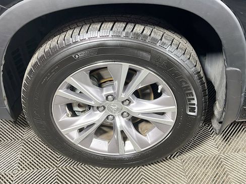 Used 2015 Toyota Highlander XLE AWD/4WD image 27