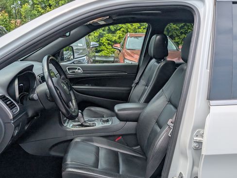 Used 2020 Jeep Grand Cherokee Limited image 16