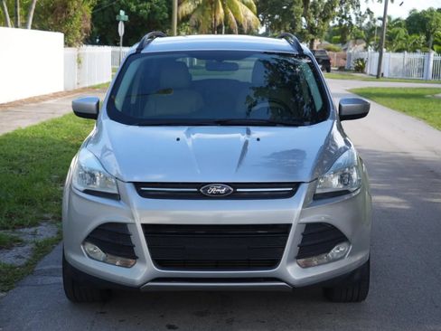 Used 2016 Ford Escape SE w/ SE Leather Comfort Package FWD image 4