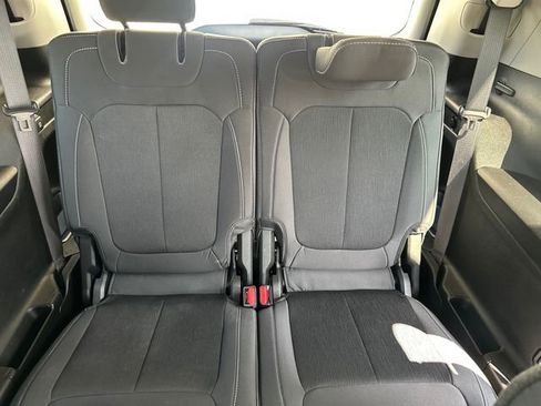 Used 2023 Jeep Grand Cherokee L Laredo image 17