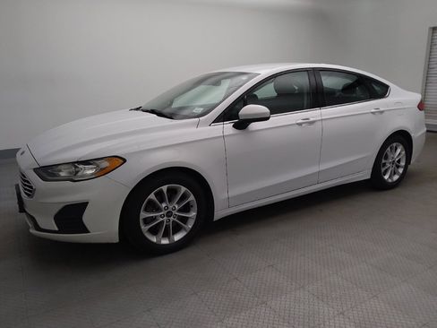 Used 2019 Ford Fusion SE FWD image 2