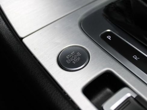 Used 2017 Volkswagen Touareg Wolfsburg Edition image 19