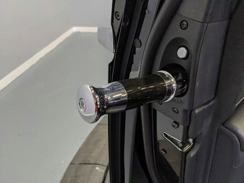 Used 2014 Rolls-Royce Ghost image 37