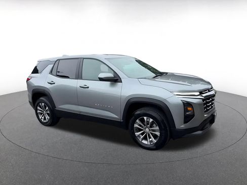 Used 2025 Chevrolet Equinox LT FWD image 2