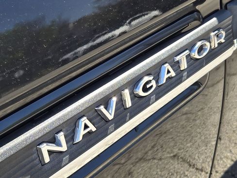 Used 2023 Lincoln Navigator Reserve image 14