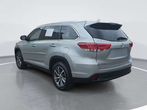Used 2019 Toyota Highlander XLE AWD/4WD image 6