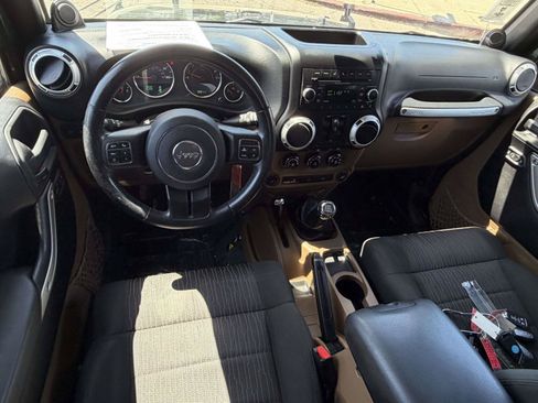 Used 2012 Jeep Wrangler Unlimited Rubicon w/ Connectivity Group AWD/4WD image 6