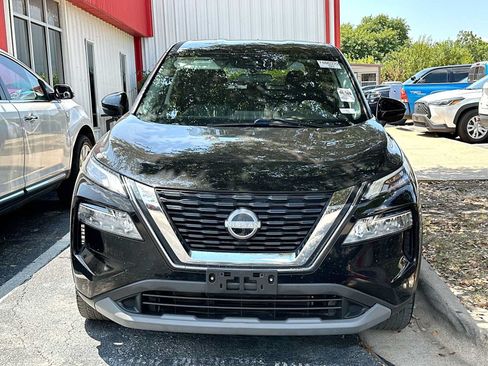 Used 2022 Nissan Rogue SV FWD image 2