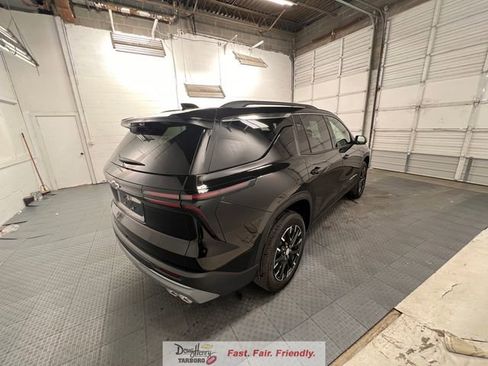 New 2026 Chevrolet Traverse LT w/ Sun and Wheel Package FWD image 9