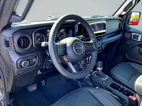 Used 2025 Jeep Wrangler Unlimited Rubicon AWD/4WD image 2