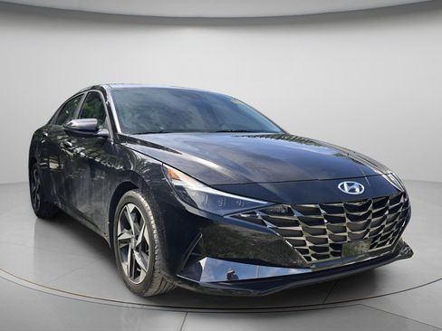 Used 2023 Hyundai Elantra Limited image 4