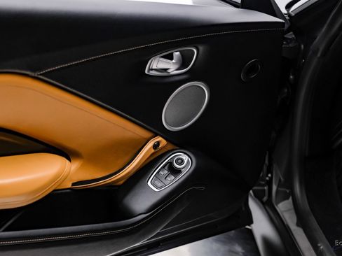Used 2020 Aston Martin V8 Vantage Coupe image 66