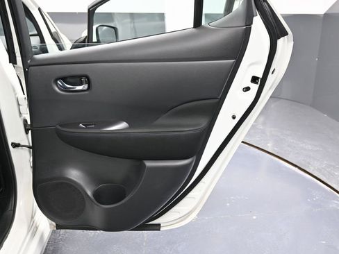 Used 2023 Nissan Leaf S image 35