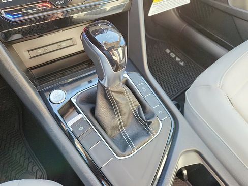 New 2026 Volkswagen Taos SE image 12