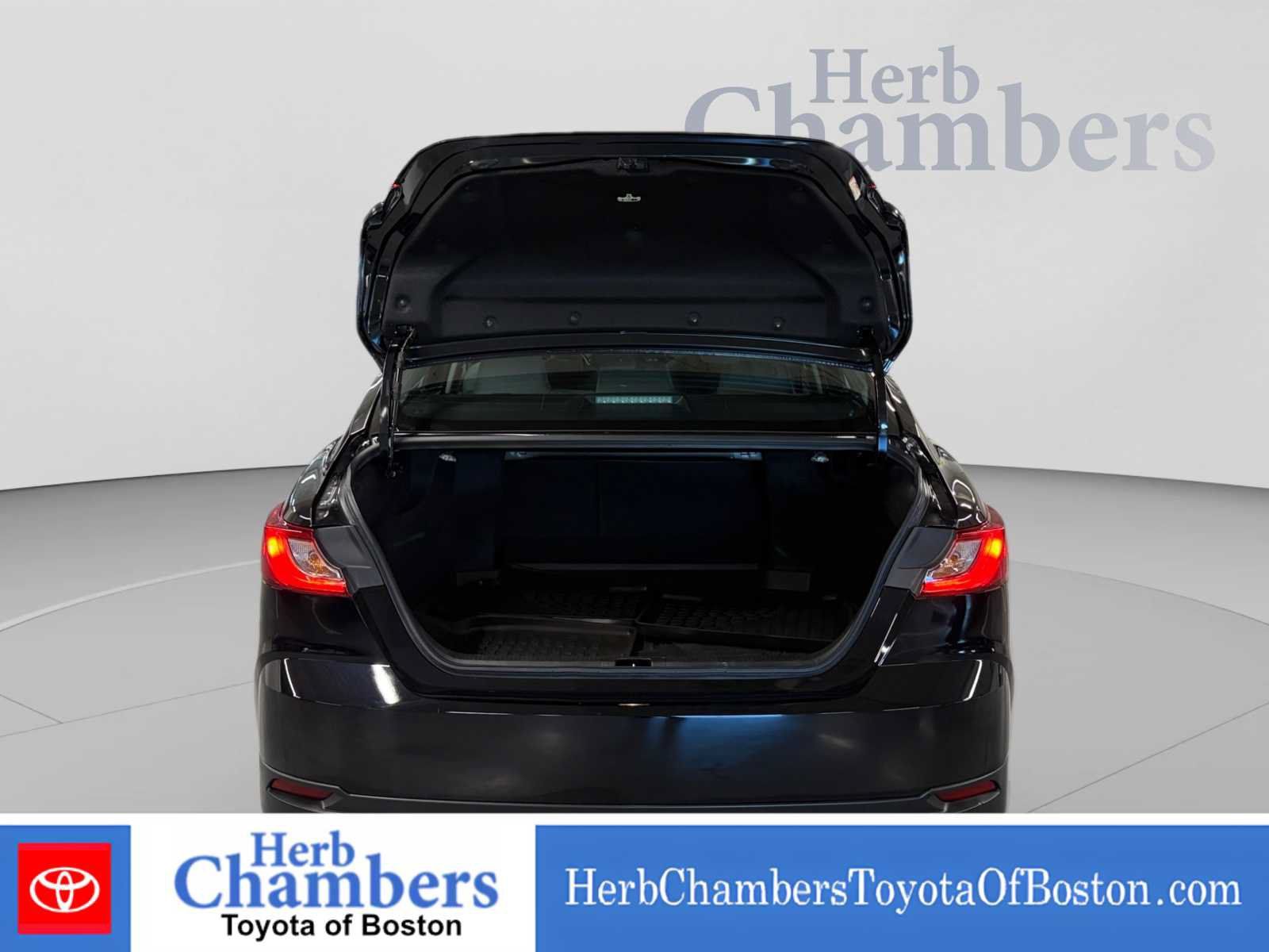 Used 2025 Toyota Camry LE AWD/4WD image 19