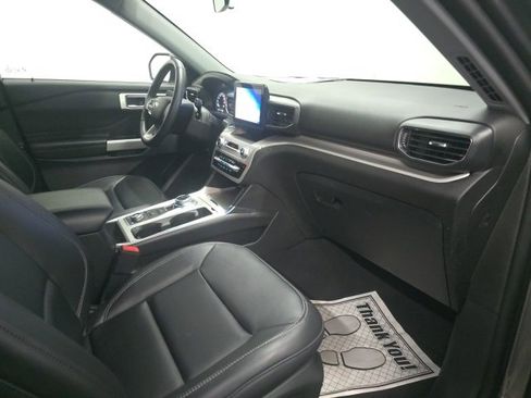 Used 2023 Ford Explorer XLT w/ Equipment Group 202A image 4