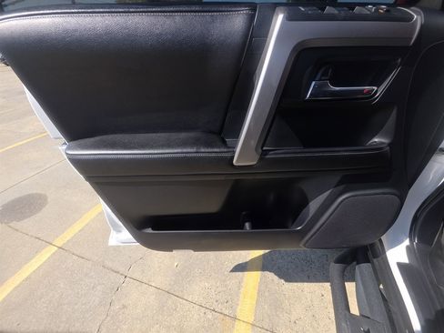Used 2015 Toyota 4Runner SR5 Premium AWD/4WD image 8