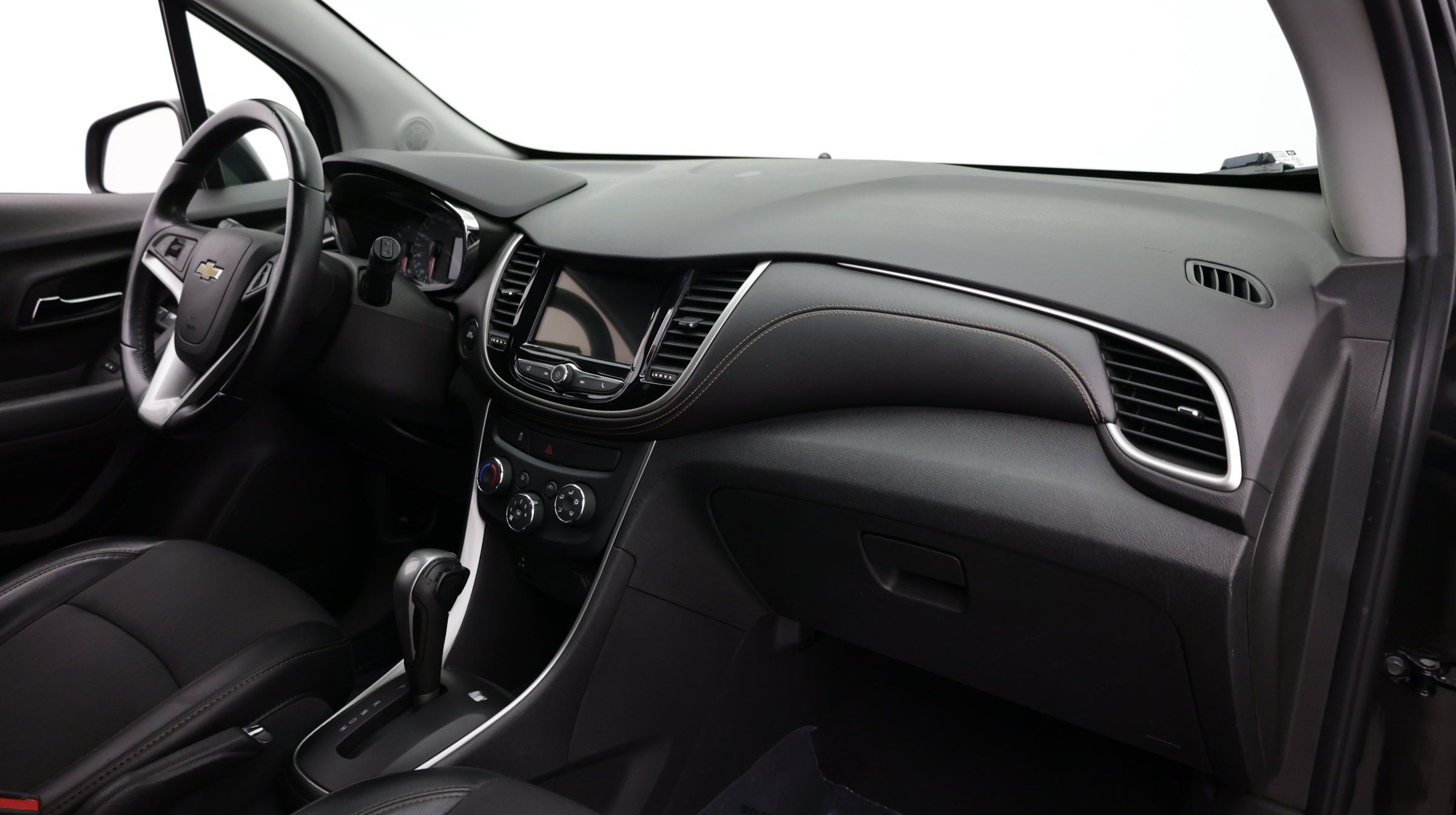 Used 2018 Chevrolet Trax LT w/ LT Convenience Package FWD image 36