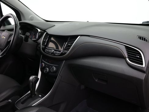 Used 2018 Chevrolet Trax LT w/ LT Convenience Package FWD image 36