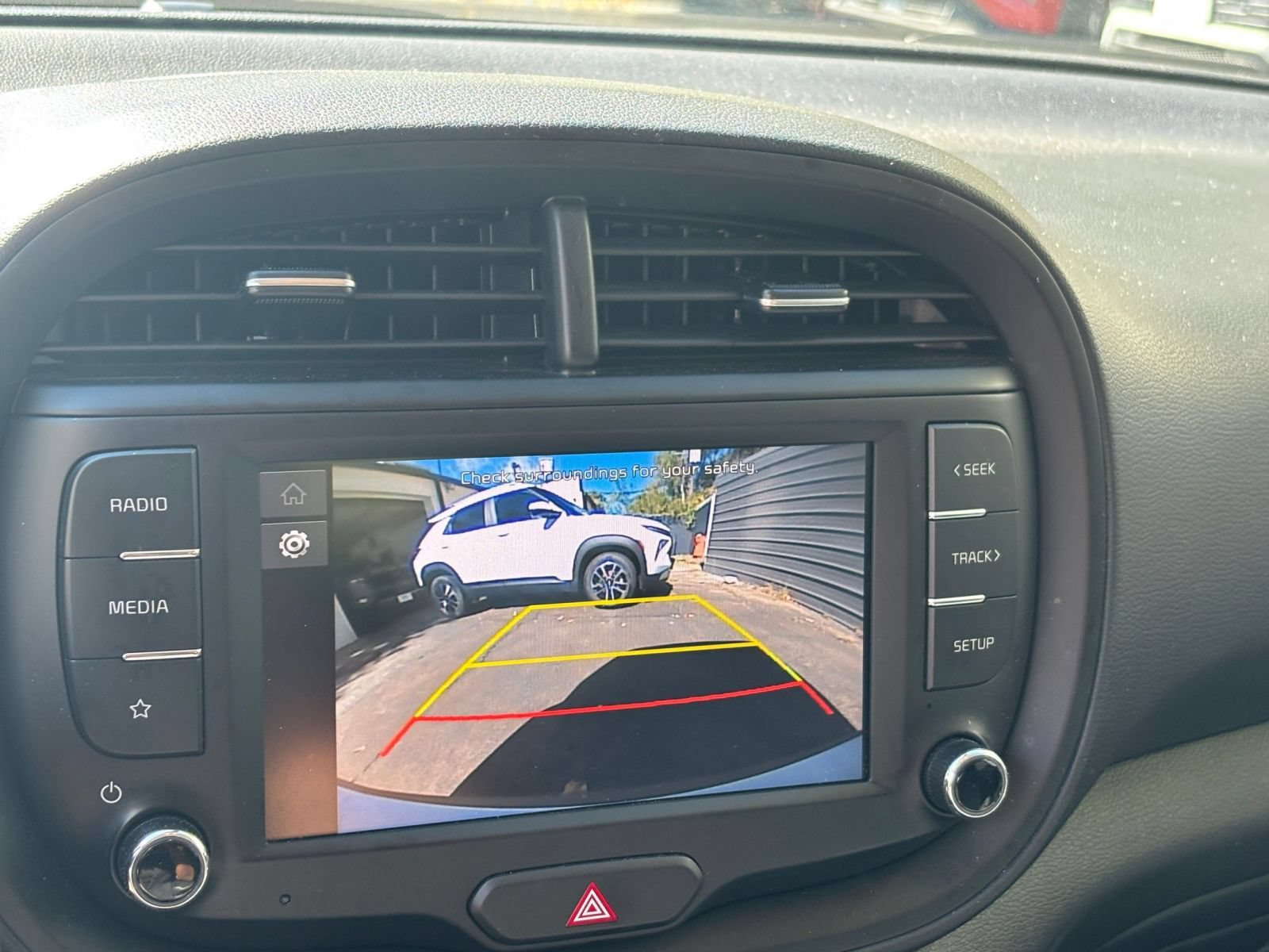 Used 2025 Kia Soul LX w/ LX Technology Package FWD image 19