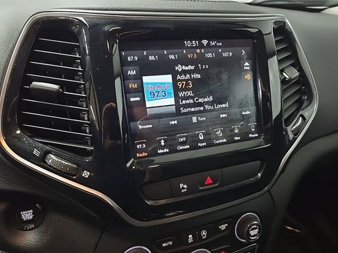 Used 2019 Jeep Cherokee Limited image 26