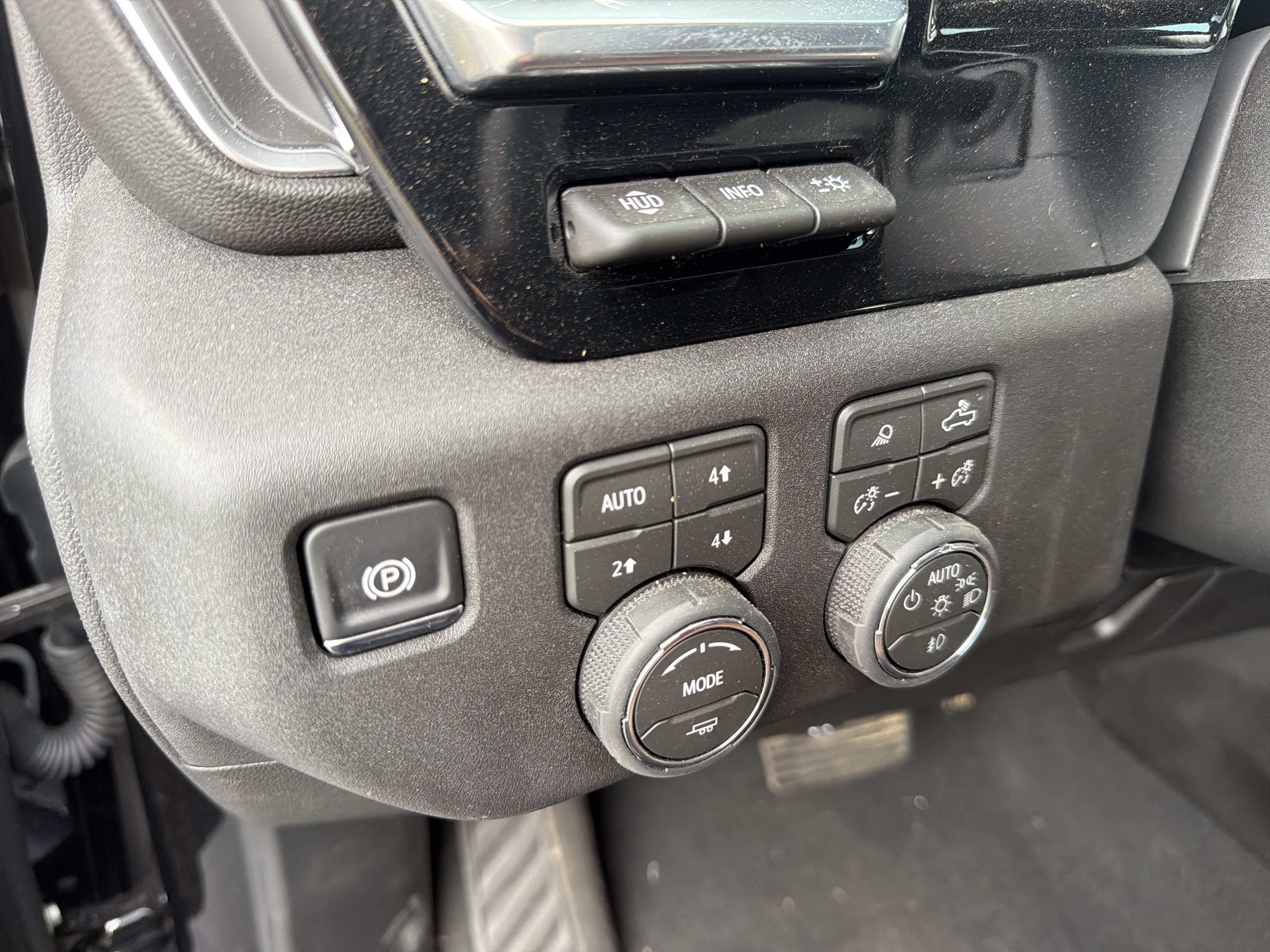 Used 2026 Chevrolet Silverado 3500 High Country w/ High Country Premium Package AWD/4WD image 32