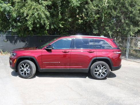 Used 2023 Jeep Grand Cherokee Limited RWD image 2