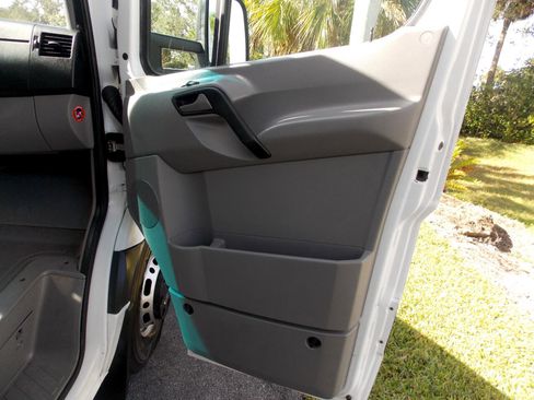 Used 2007 Dodge Sprinter 3500 image 20