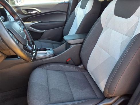 Used 2024 Chevrolet Trax RS w/ Sunroof Package image 3