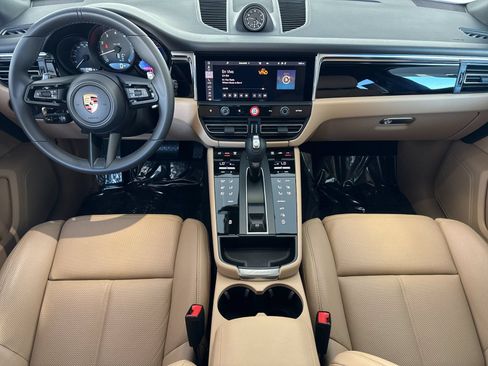 Certified 2026 Porsche Macan AWD/4WD image 6