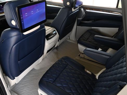 Used 2025 Cadillac Escalade Sport Platinum AWD/4WD image 12