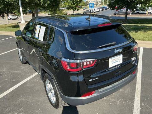 Used 2025 Jeep Compass Latitude w/ Sun & Sound Group AWD/4WD image 10