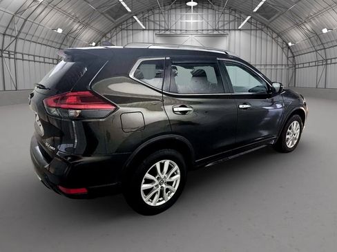 Used 2017 Nissan Rogue SV AWD/4WD image 4