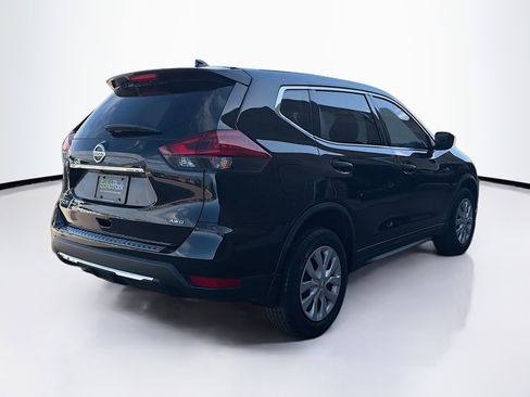 Used 2018 Nissan Rogue S image 9