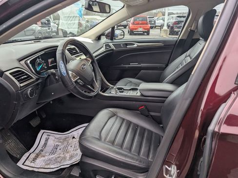 Used 2017 Ford Fusion SE w/ Fusion SE Technology Package image 13