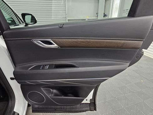 Used 2024 Genesis GV80 2.5T image 37