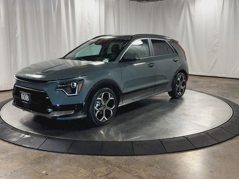 Certified 2025 Kia Niro EX Touring image 6