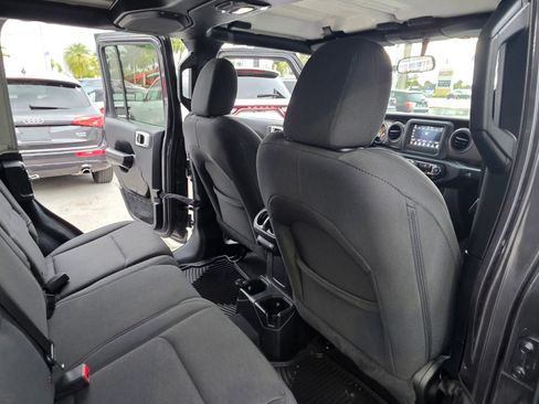 Used 2018 Jeep Wrangler Unlimited Sport w/ Technology Group AWD/4WD image 26