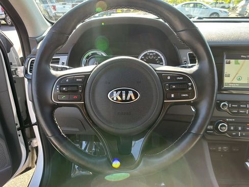 Used 2018 Kia Niro EX w/ EX Premium Package FWD image 5