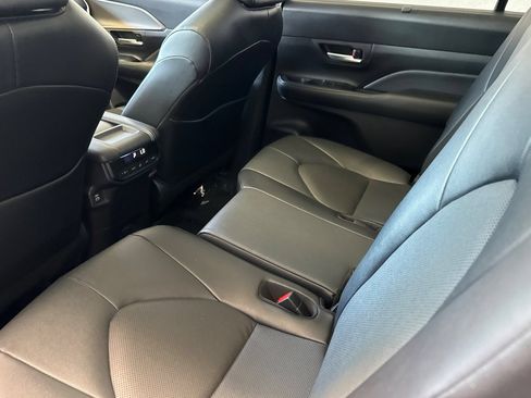 Certified 2025 Toyota Grand Highlander FWD image 16
