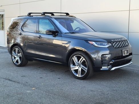 Used 2023 Land Rover Discovery Metropolitan Edition image 6