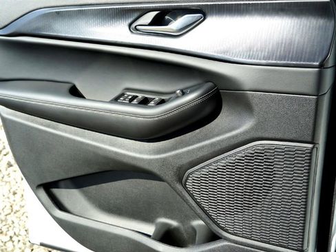 New 2025 Jeep Grand Cherokee Altitude image 17